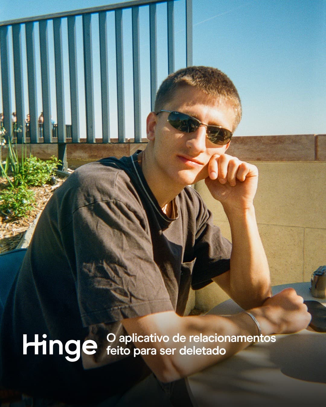 Hinge · Editorial ad