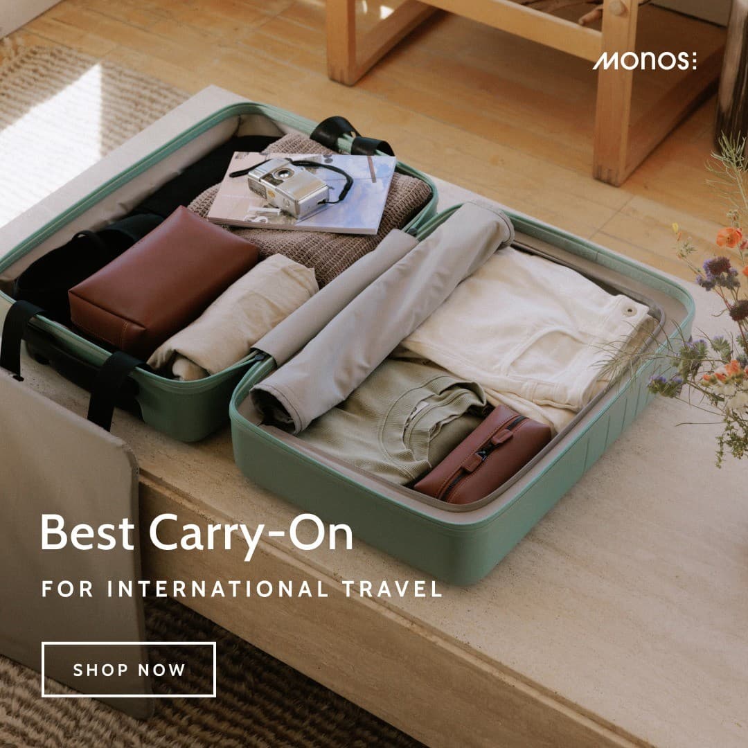 Monos · Flatlay ad